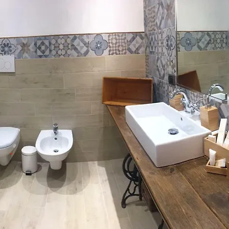 House Mami Nyaraló *